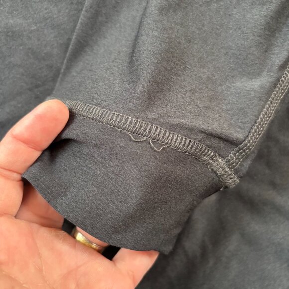 NWOT Men's Vuori Long Sleeve Surf Shirt Rashguard - Black, Size M - Picture 3 of 7